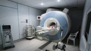 Imágen de una máquina para hacer tomografías.
