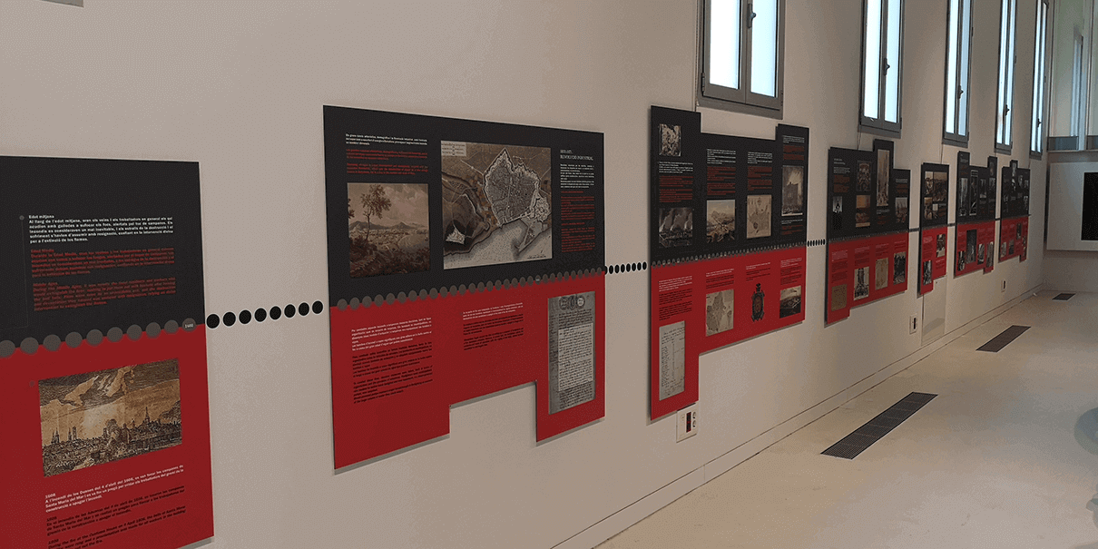 Paneles expositivos sobre la historia de los bomberos en el rediseño de la exposición museográfica.